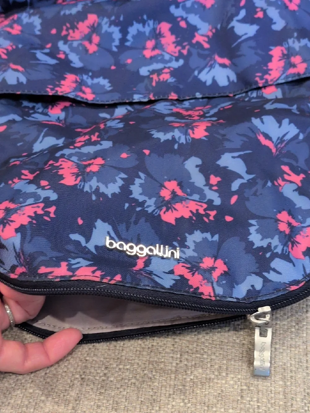 Baggallini Amanda Floral Navy Crossbody with Pink Accents - Picture 14 of 15